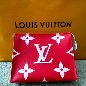 Louis Vuitton Pochette Monogrammed 26
